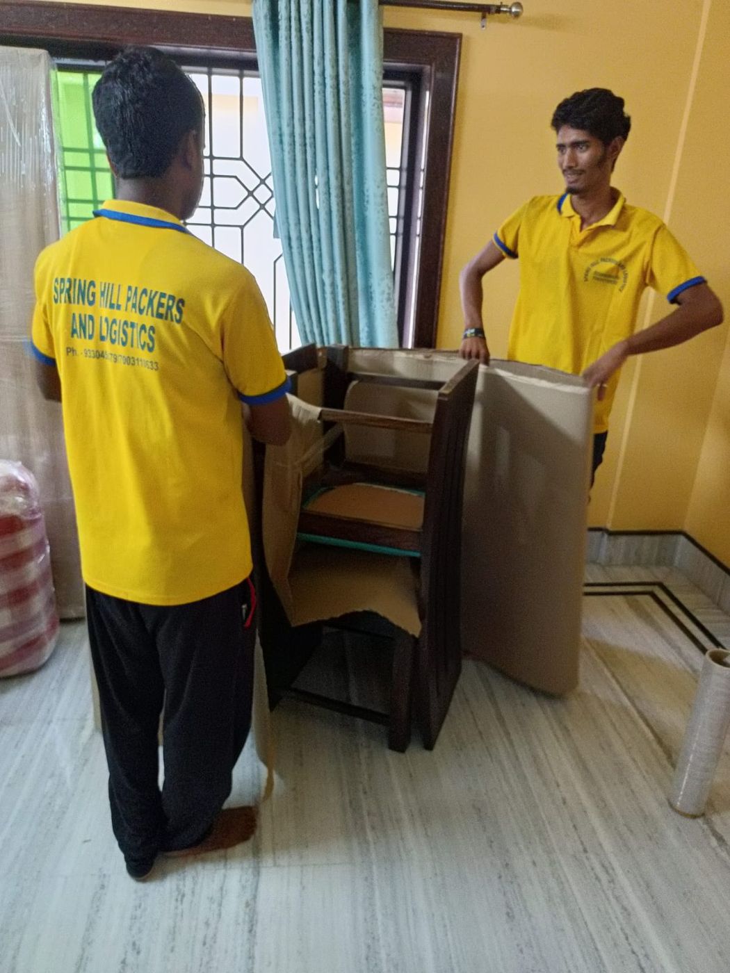 Spring Hill Packers & Logistics crew working in Howrah