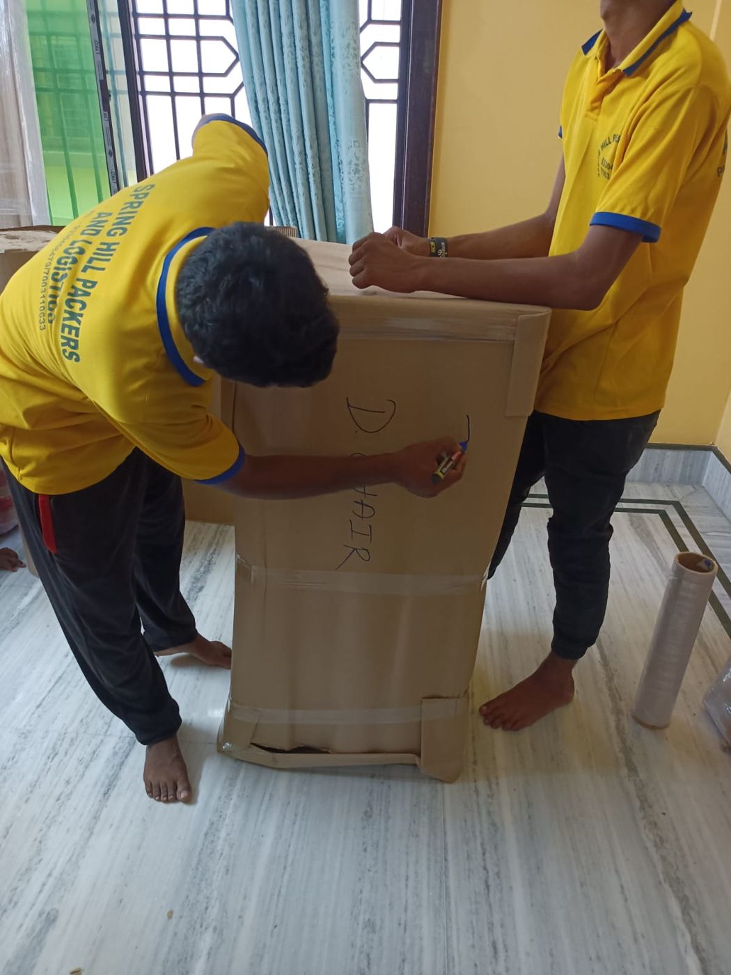 Spring Hill Packers & Logistics crew working in Kolkata