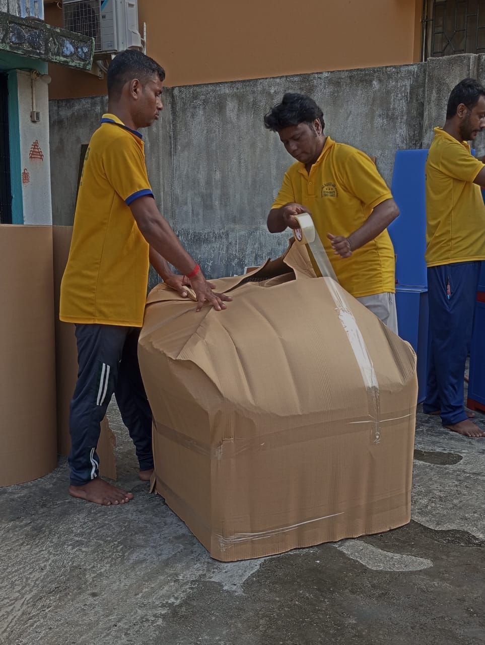 Spring Hill Packers & Logistics crew working in Asansol
