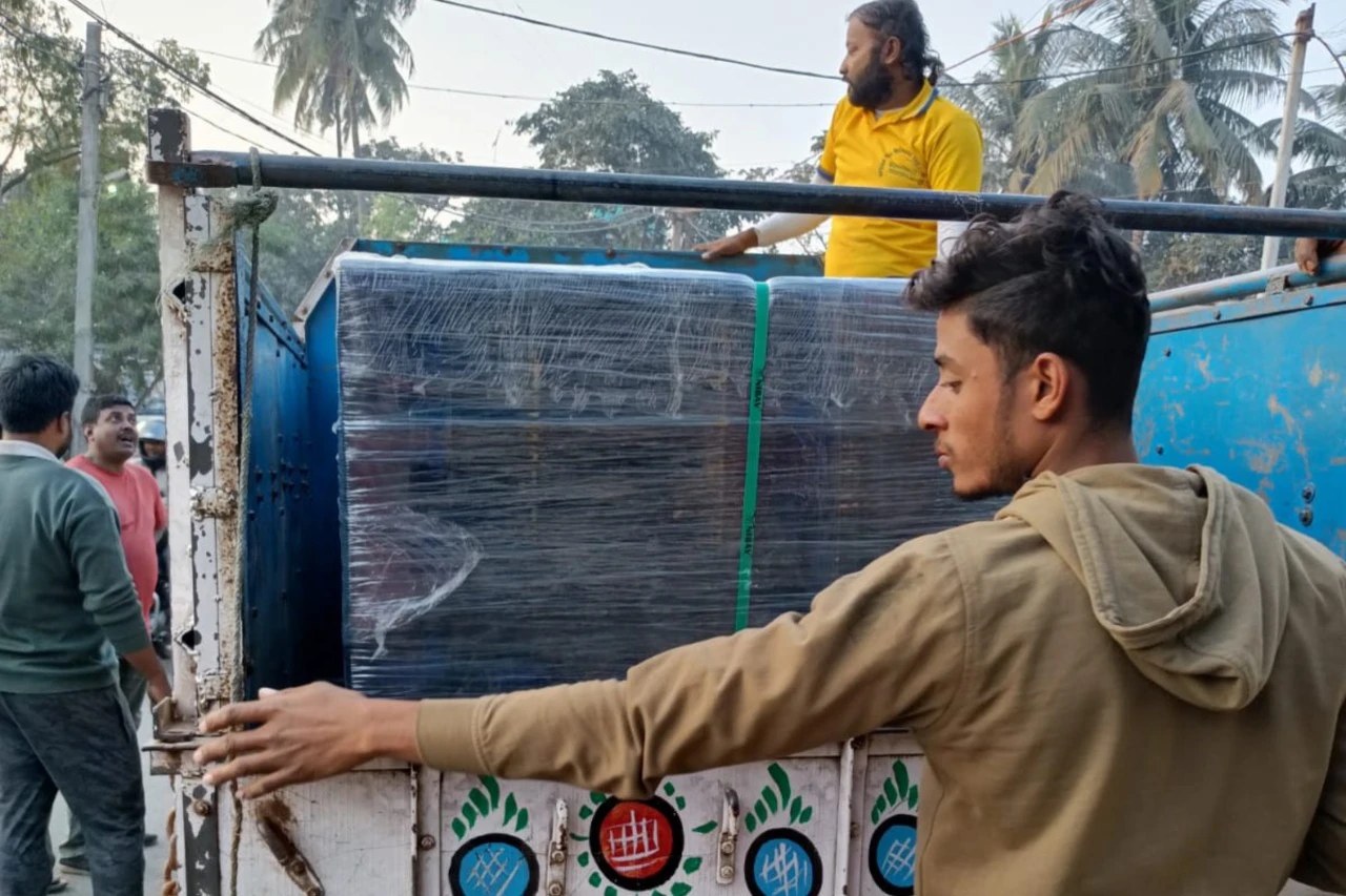 Spring Hill crew loading packed household goods into a closed-body truck